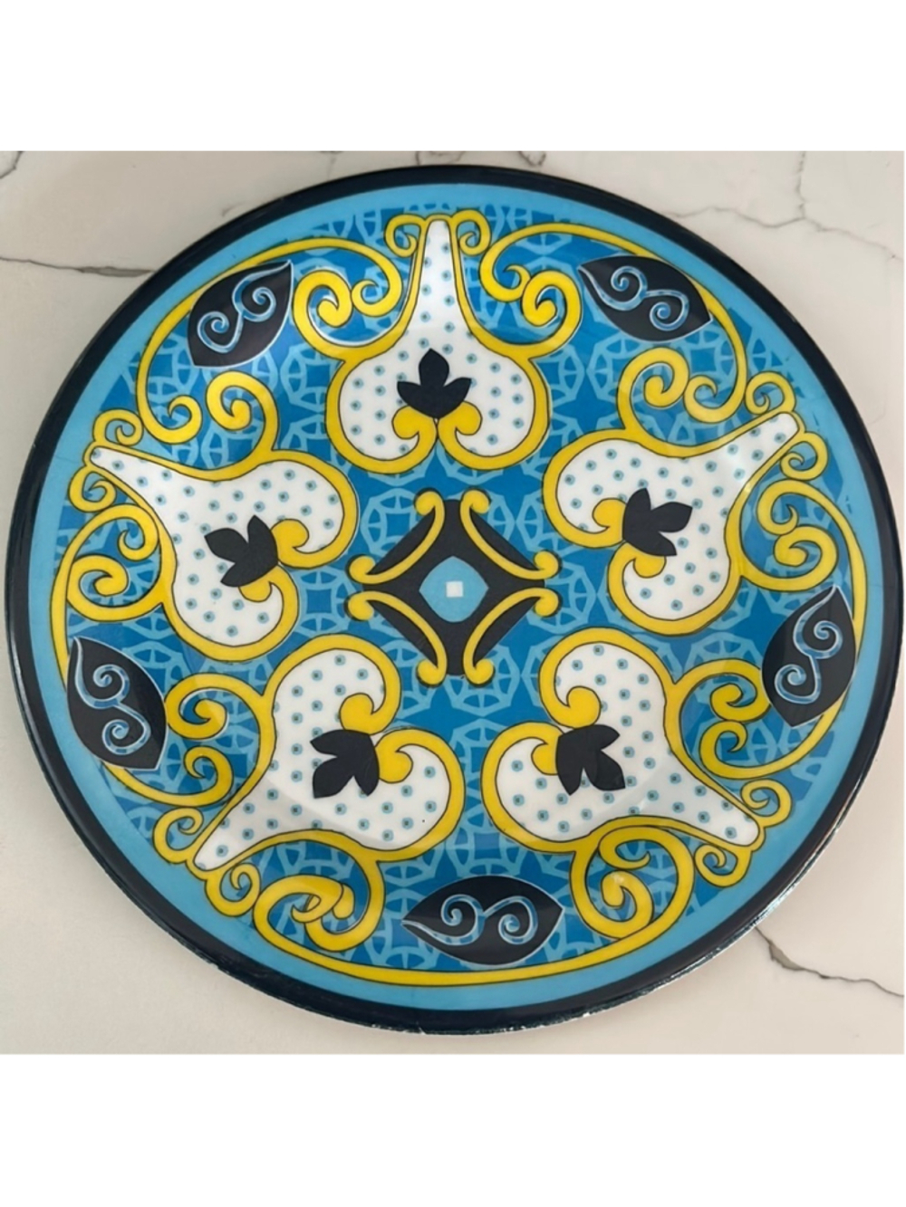 AVON Patterned melamine plates (set of 4)